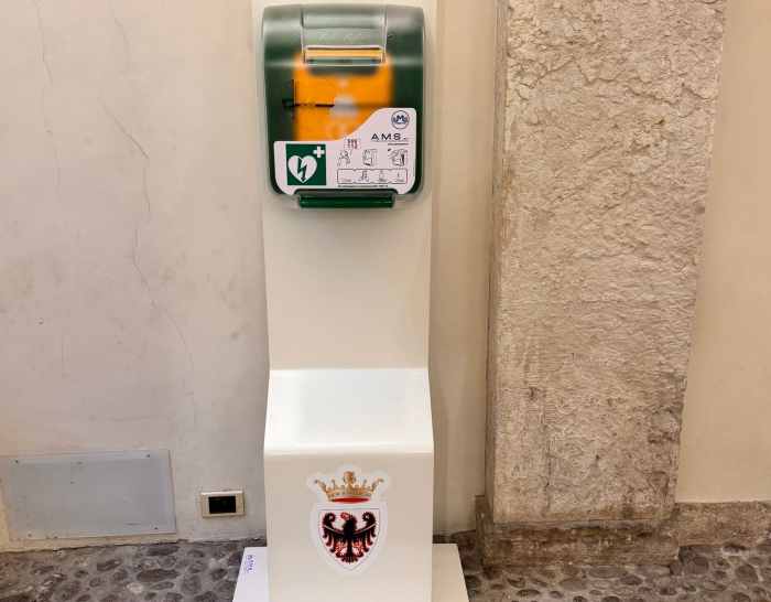 ATTUALITÀ - Trento: un defibrillatore sempre accessibile per salvare vite