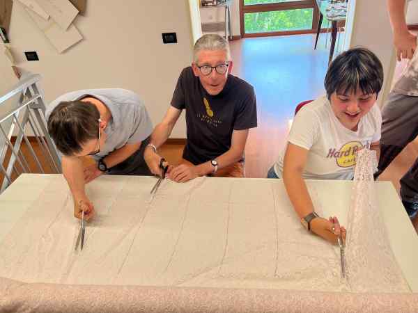 VALLE CAMONICA - Finanziato il progetto "Tra le mani" del "Cardo" di Edolo