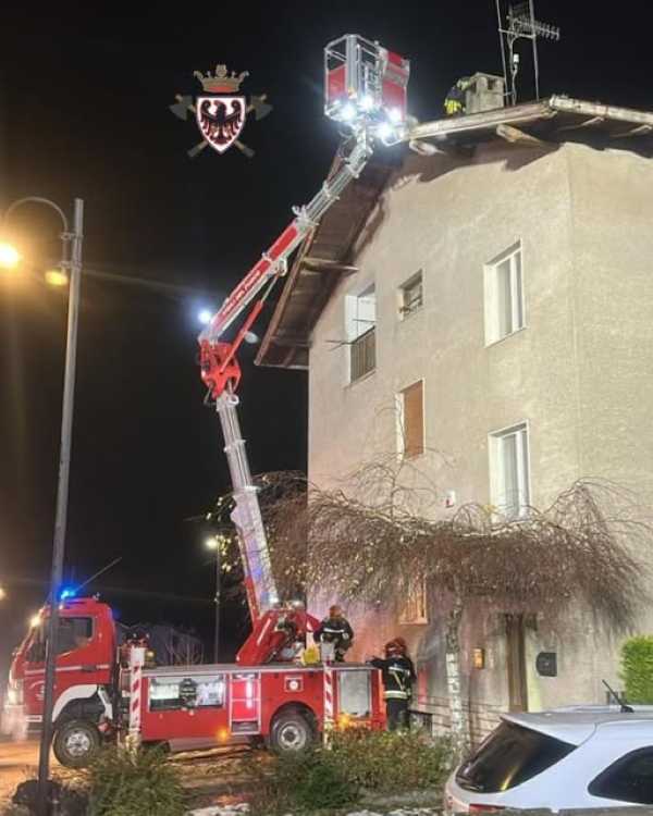 TRENTINO - Vigolo Vattaro, mobilitazione per l'incendio di una canna fumaria
