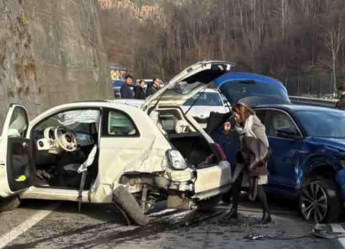 VALLE CAMONICA - Incidente a Monno sulla statale del Tonale e incolonnamenti