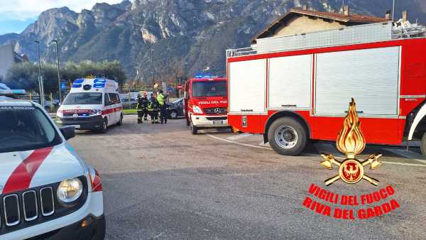 TRENTINO - Incidente alla rotonda di via Maso Belli a Riva del Garda