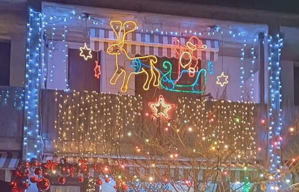 SEBINO - A Iseo uno studente realizza la "Casa del Natale"