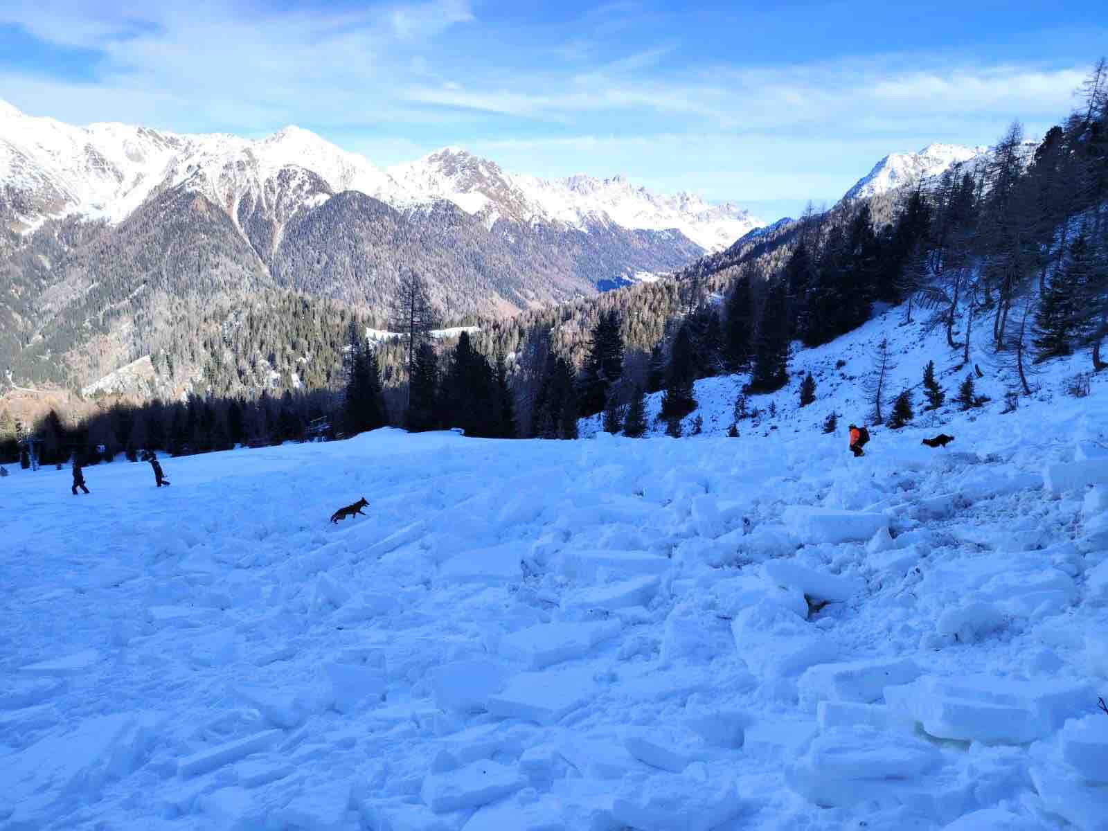 CRONACA - Alpe Lusia, valanga lungo la pista nera Piavac