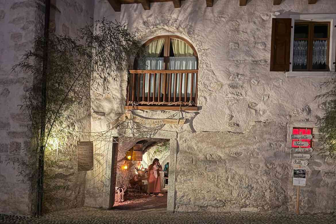 CULTURA - Lundo, 7mila visitatori al presepe vivente