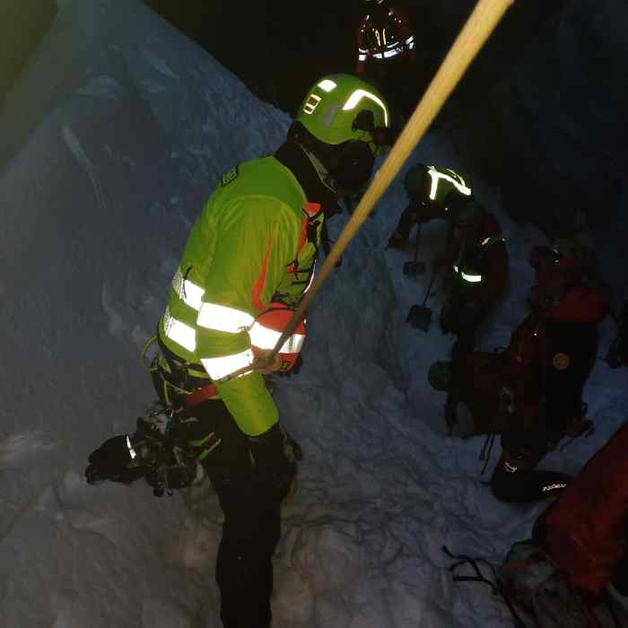 VAL DI FASSA - Travolto da una valanga sulla Marmolada, grave freerider