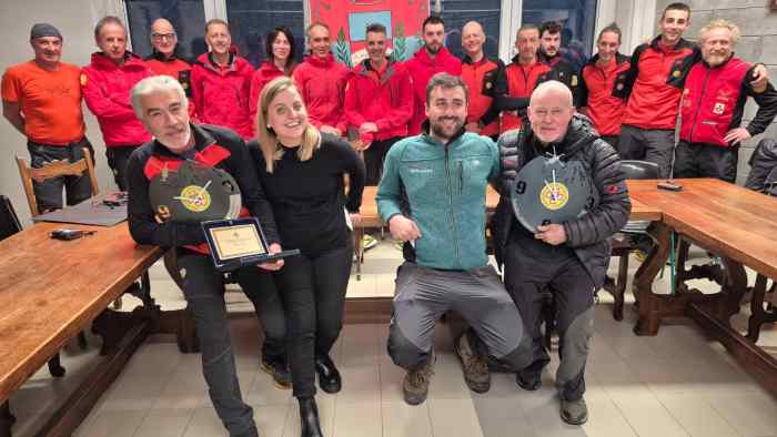 VALLE CAMONICA - Riconoscimento a due soccorritori storici della Valsaviore