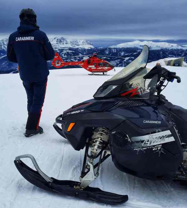 CRONACA - I carabinieri salvano la vita ad uno sciatore tedesco