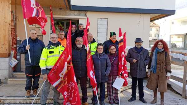 CLES - Protesta degli addetti al centro raccolta della Comunità Val di Non