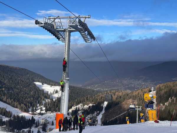 ALPE CIMBRA - Esercitazione sulla nuova telecabina di Folgaria