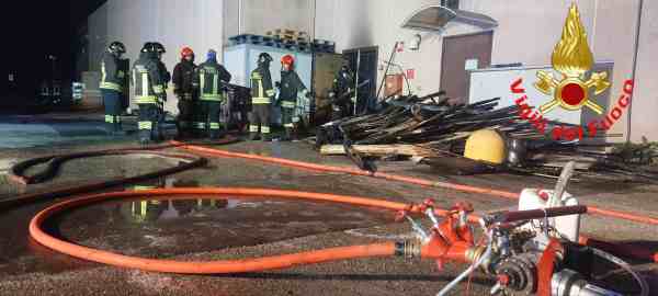CRONACA - Incendio in un centro commerciale di Salò
