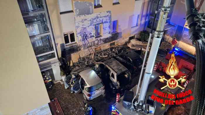 CRONACA - Momenti di paura per un incendio a Riva del Garda