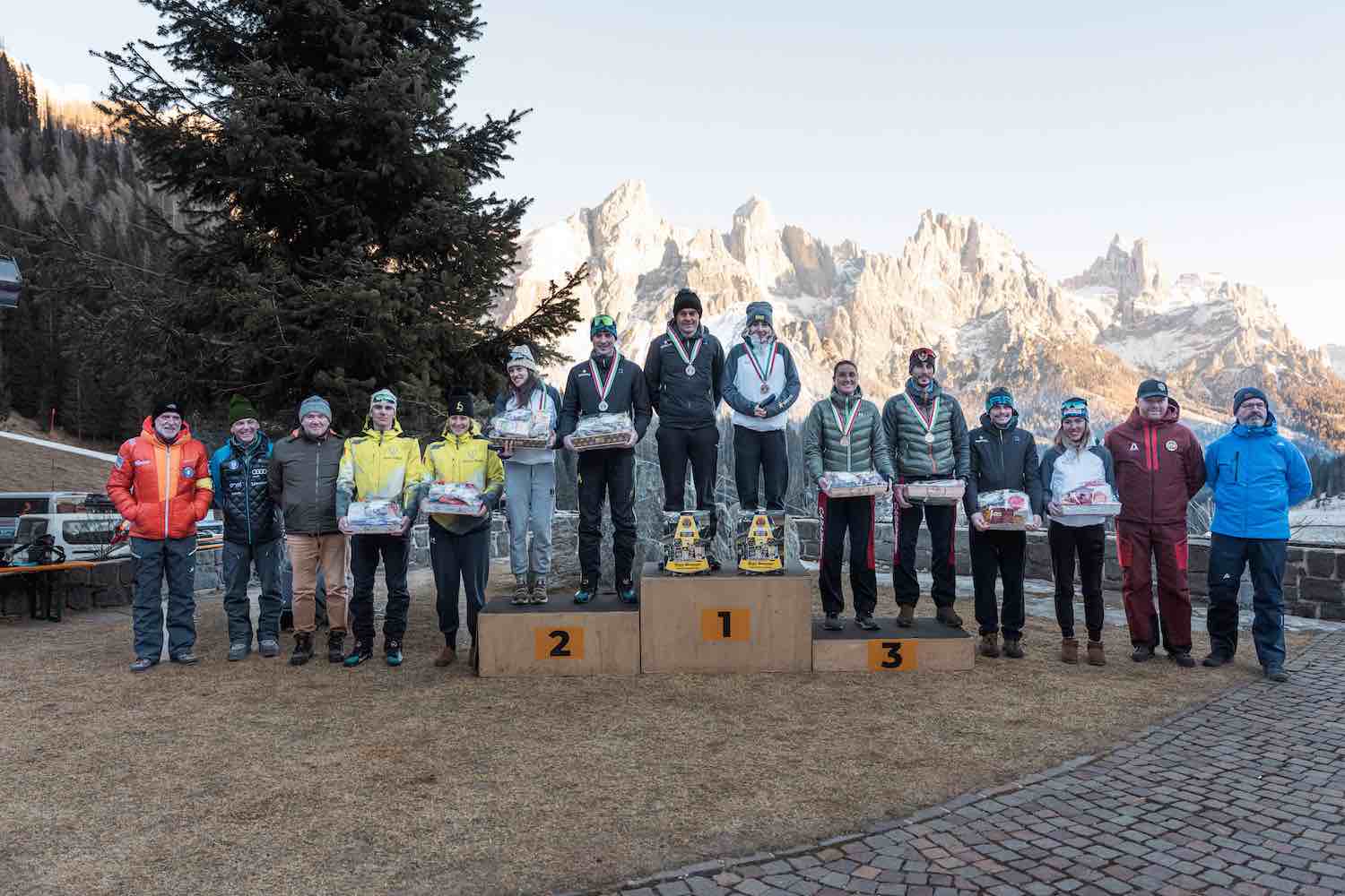 SPORT - Skialp, trionfo tricolore per Boscacci e De Silvestro nella mixed team relay in Primiero