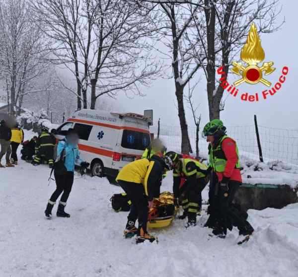 VALLE CAMONICA - Vezza d'Oglio: difficoltoso recupero di un 38enne infortunato