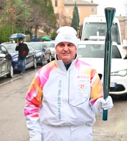 SPORT - "L'Uomo Gatto sì, noi campioni no": scoppia il caso tedofori per Milano-Cortina