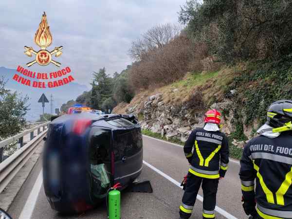 GARDA - Nago: si schianta sulla statale 240, grave 19enne 