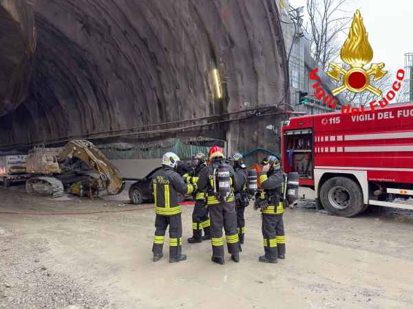 ATTUALITÀ - Esercitazione dei vigili del fuoco in un cantiere del Bresciano