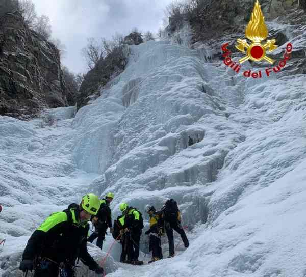VALLE CAMONICA - Addestramento su ghiaccio del SAF a Vezza d’Oglio