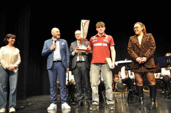 VALLE CAMONICA - Breno, consegnati i premi al merito scolastico e sportivo