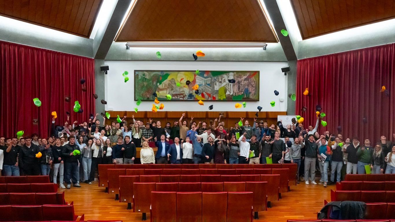 TRENTINO - Scuola Mach, consegnati i diplomi e il nuovo Annuario