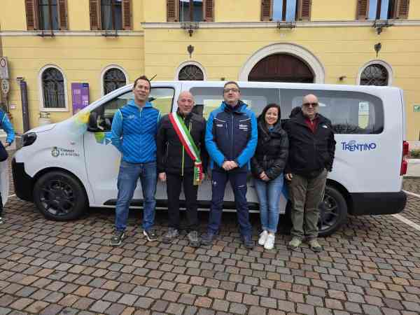 ATTUALITÀ - La Società Ciclistica Avio ha un nuovo pulmino per gli atleti
