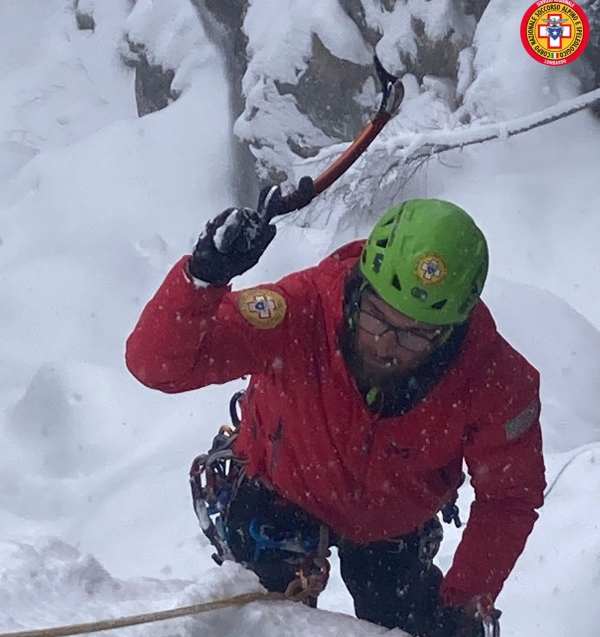 VALTELLINA - Esercitazione dei tecnici del Soccorso Alpino a Pescagallo