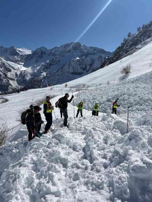 CRONACA - Tonale: intervento di bonifica valanga nella zona della Valbiolo