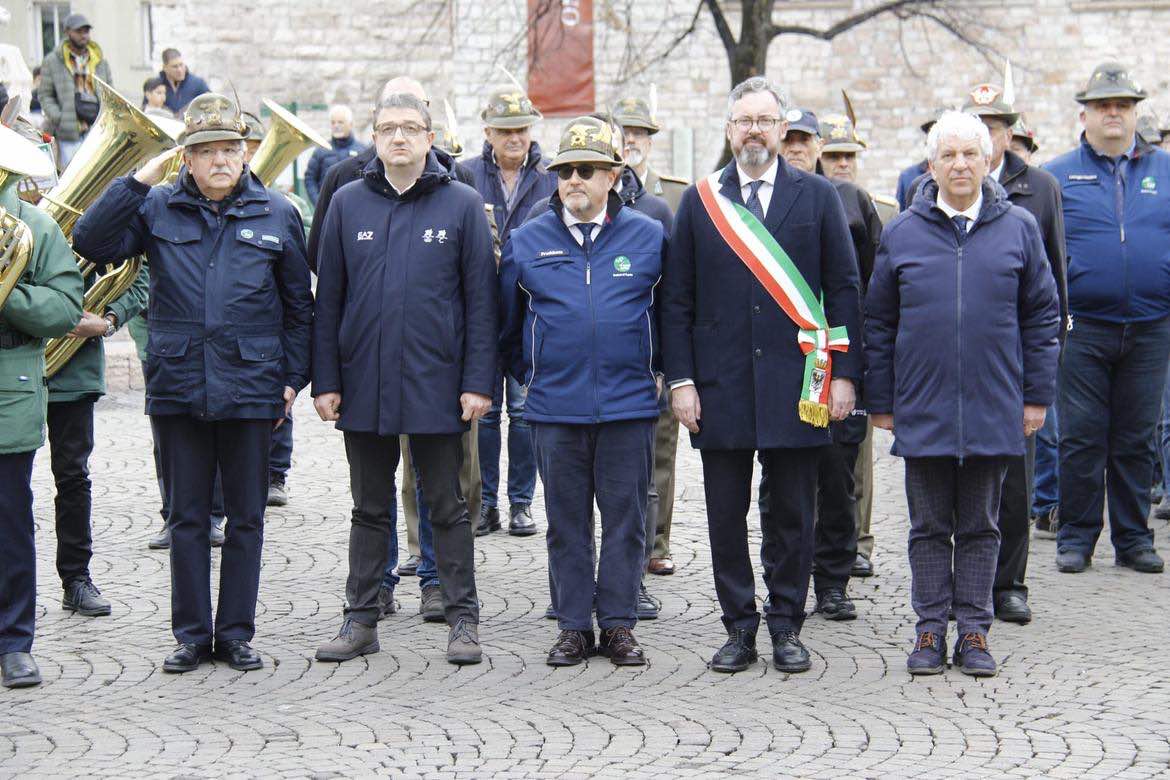 VAL DI FIEMME - Assemblea alpini, festeggiati i volontari dei Nuvola alle Olimpiadi e Paralimpiadi di Predazzo