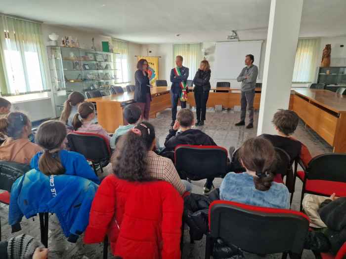 ATTUALITÀ - Carisolo: la scuola vota la sindaca Eva