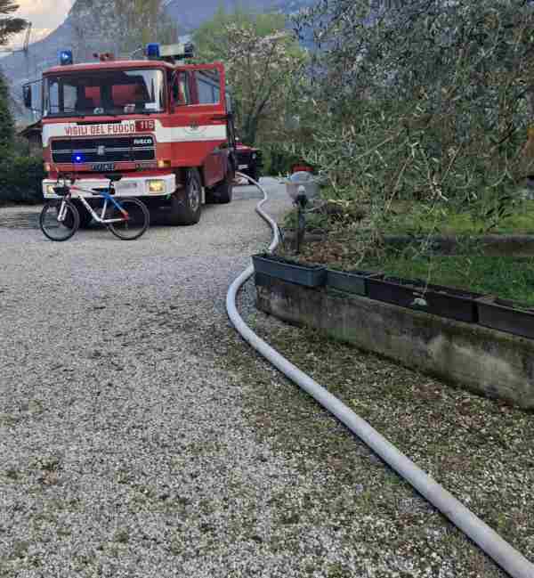 CRONACA - Intervento dei vigili del fuoco di Dro su un incendio