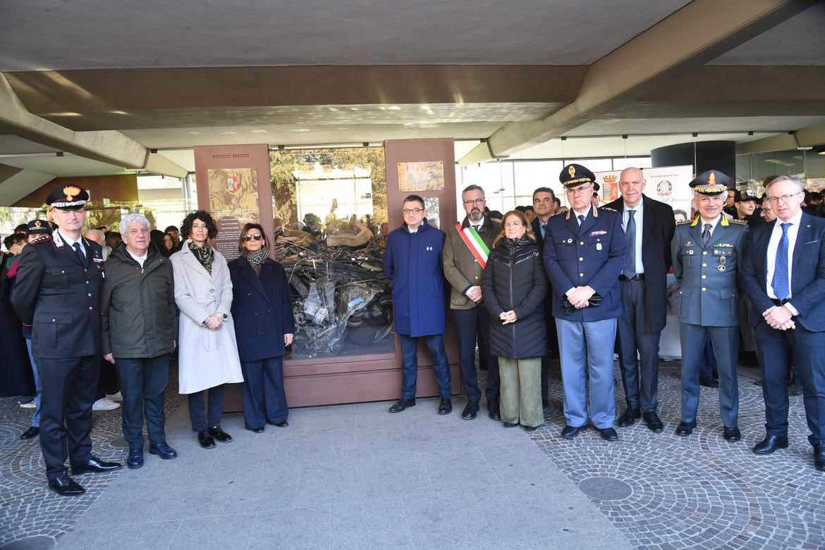 ATTUALITÀ - Trento, svelata la teca con i resti dell’auto di scorta del giudice Falcone