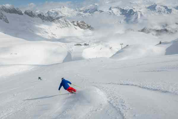 ATTUALITÀ - Neve, musica e dj set a 2.800 metri sul Presena