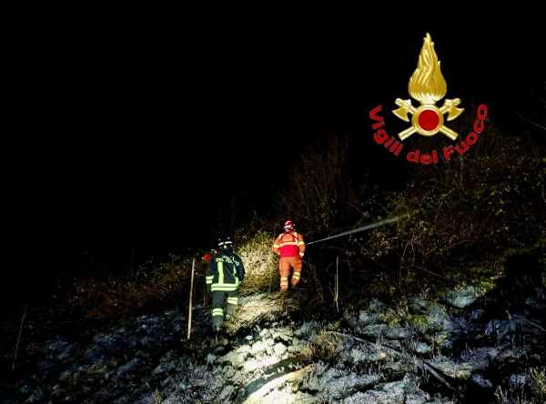 VALLE CAMONICA - Intervento dei vigili del fuoco per un incendio a Malonno