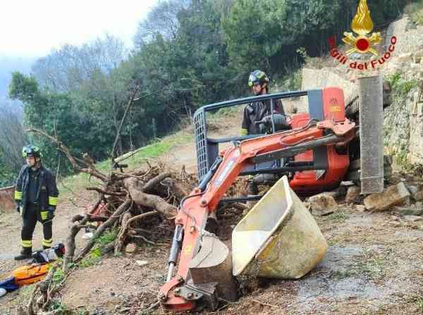 CRONACA - Schiacciato da un escavatore, muore operaio bresciano