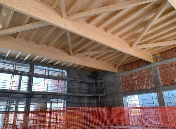 VALLE CAMONICA - Breno, avanza il cantiere per la realizzazione della piscina