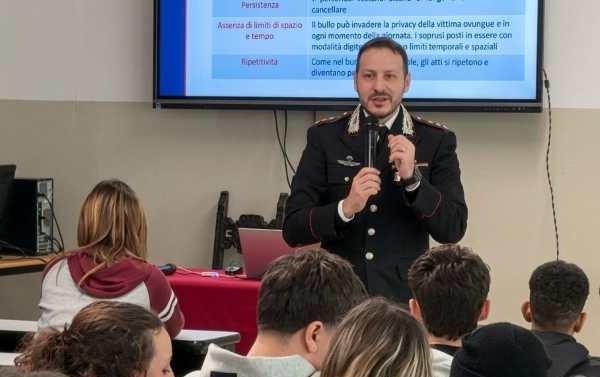 DARFO BOARIO - I carabinieri incontrano gli studenti dell’Olivelli Putelli