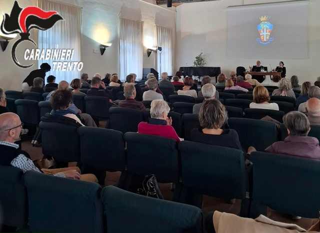 GARDA - Truffe agli anziani: lezione dei carabinieri ad Arco