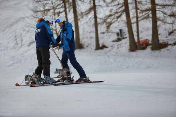 ALPE CIMBRA - L'atleta paraplegico Michel Roccati torna sugli sci