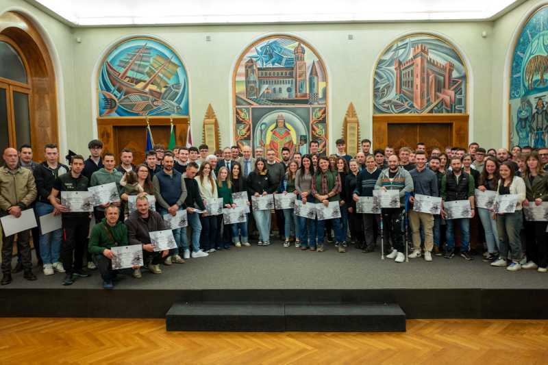 TRENTINO - Attestati a 164 nuovi cacciatori e 51 esperti accompagnatori