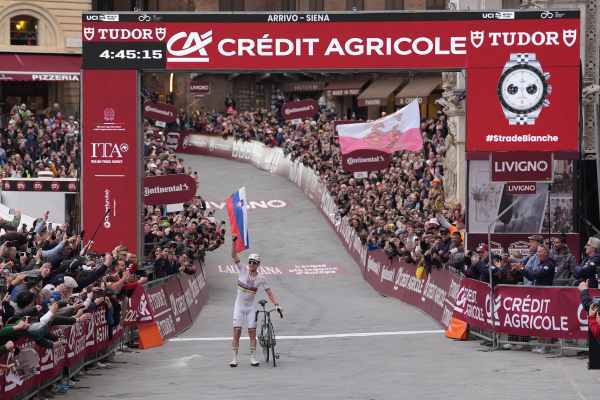 SPORT - Ciclismo, Strade Bianche: successo di Tadej Pogacar