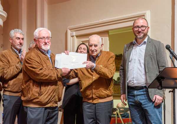 ATTUALITÀ - Coro SAT: riconoscimenti ai soci con 85 anni di appartenenza