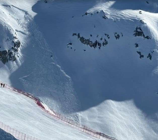 TONALE - Sciatore travolto da una valanga sul Presena: è gravissimo