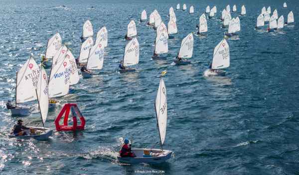 VELA - Vela, testa a testa tra Karlsen e Demurtas a Riva del Garda