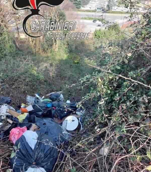 SEBINO - Abbandona i rifiuti a Dossello di Iseo, 4.500 euro di multa