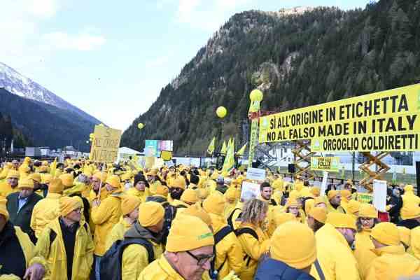 ATTUALITÀ - In 10mila protestano al Brennero per cambiare il codice doganale