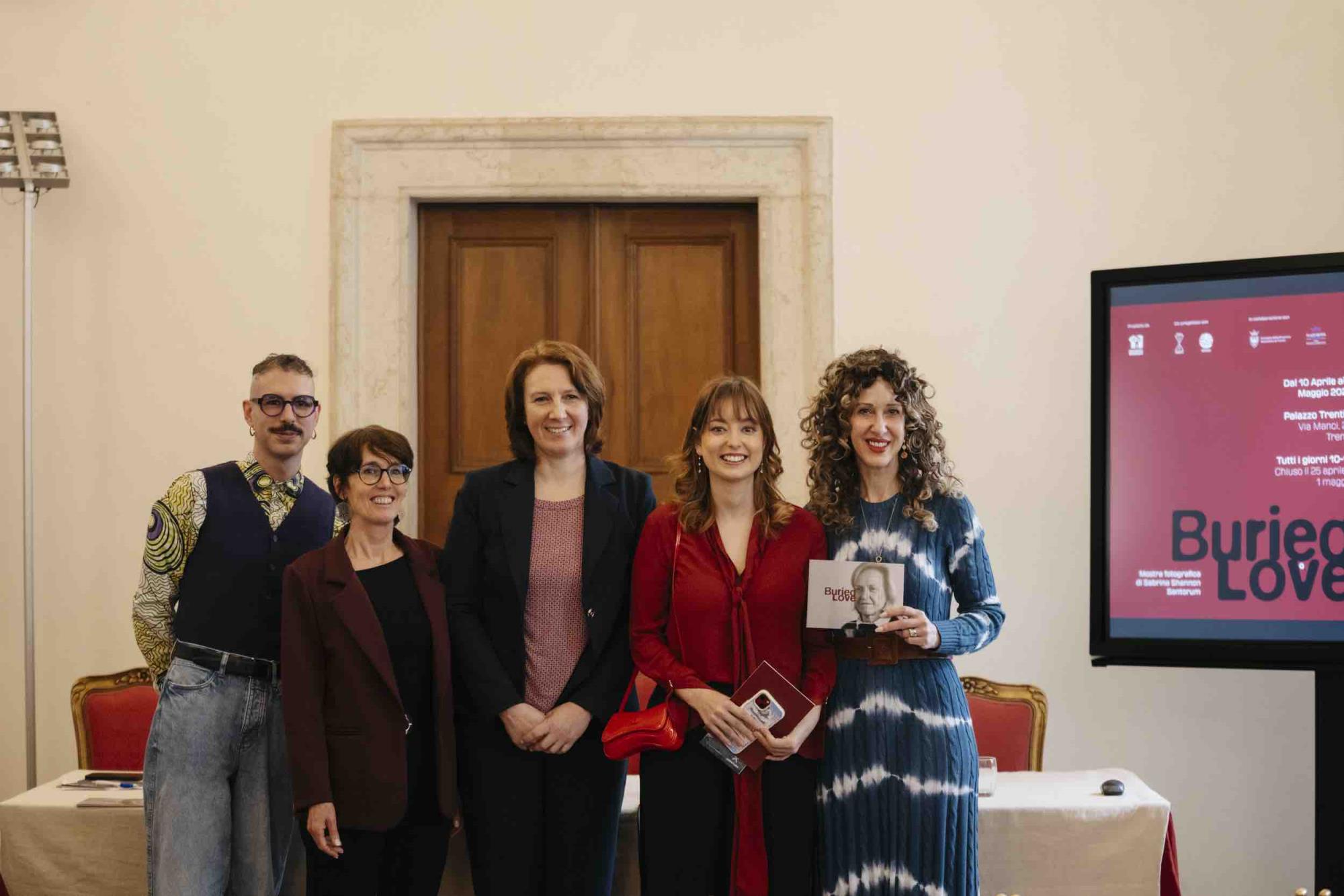 EVENTO - Violenza domestica, in Trentino inaugurata "Buried Love"