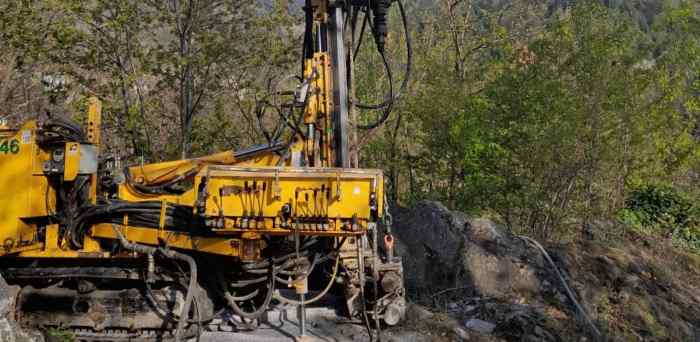VALLE CAMONICA - Paspardo: carotaggi sulla roccia dove poggerà il ponte Tibetano