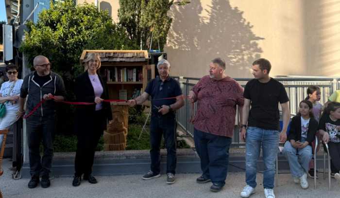 TRENTINO - Villazzano, la “casetta dei libri” rinasce da un larice centenario
