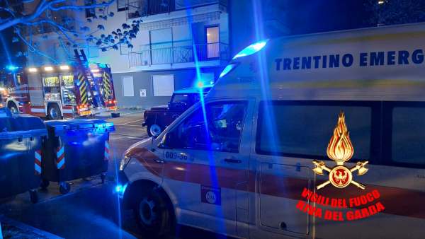 CRONACA - Incendio in una palazzina di Riva del Garda, due intossicati