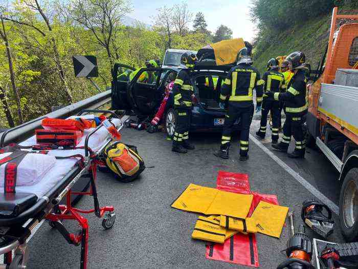 CRONACA - Scontro frontale sulla Gardesana a Dro: grave 43enne