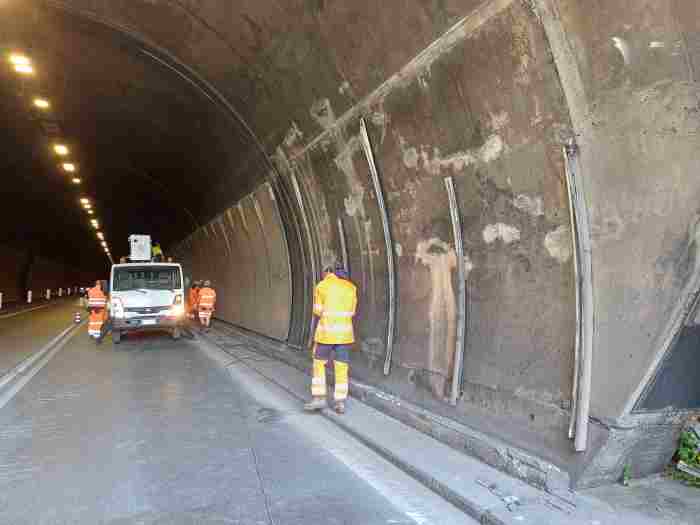 CRONACA - Incidente nella galleria Monte Coniolo a Iseo, disagi al traffico